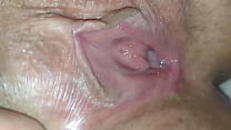 El coño apretado de mi vecinita, bien llena de leche y rosada despues de unas metidas de pene, preñada despues de esto, close up FHD creampie